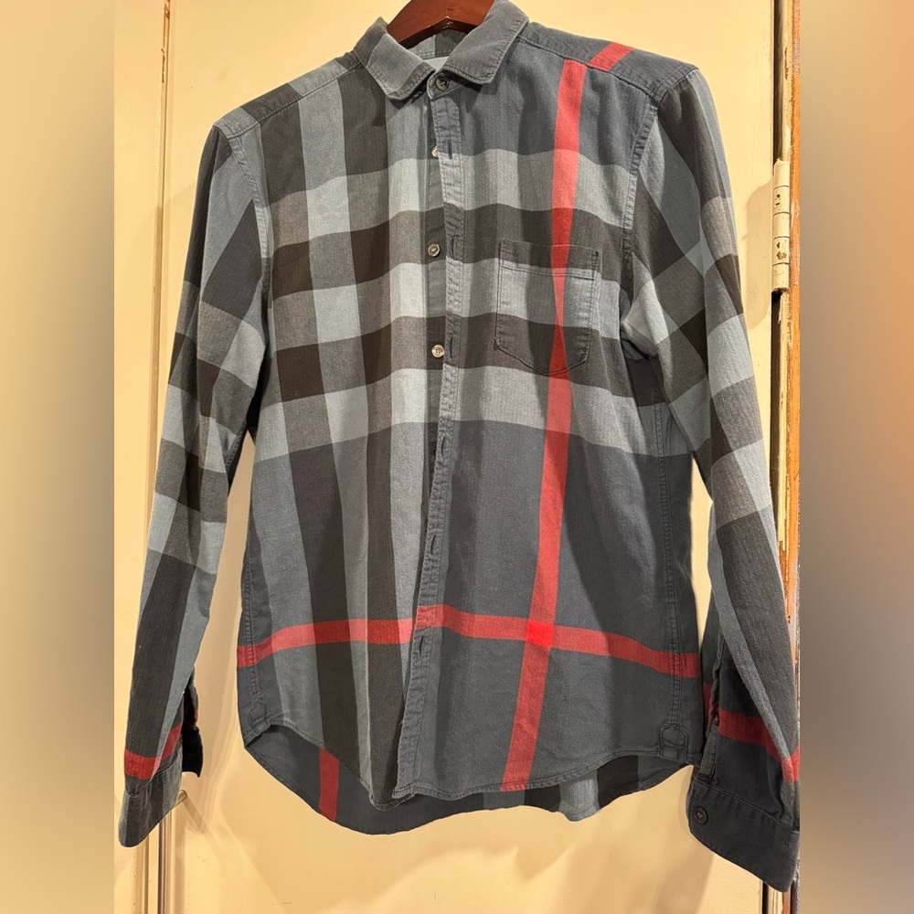 Burberry men’s size Medium.  In excellent shape.  Always dry cleaned.
